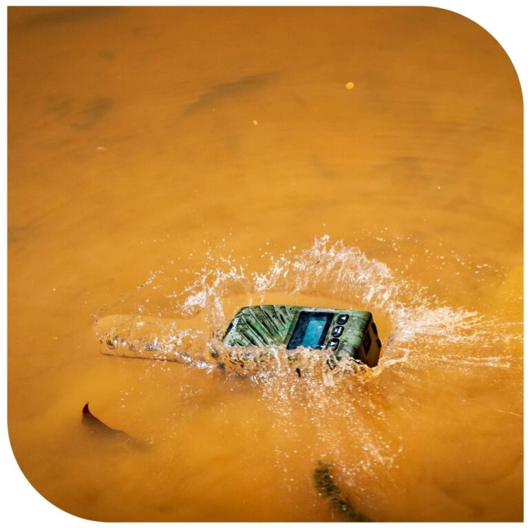 Ultra550 Camo Waterproof 5 Watt Handheld UHF Cb Radio