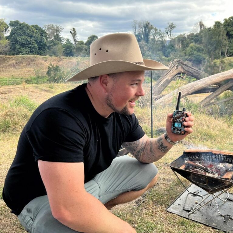 Dtx600wa Walkabout Ip67 5 Watt Handheld UHF Cb Radio